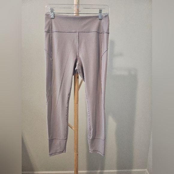 Lululemon Women's Cropped Leggings, Size 10 - Picture 1 of 4